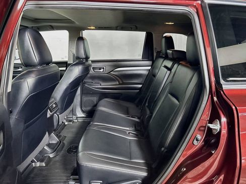 Used 2019 Toyota Highlander XLE AWD/4WD image 20