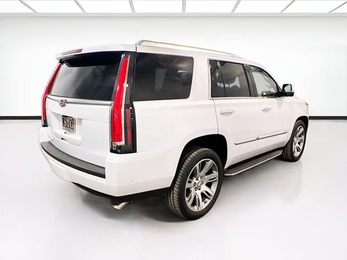 Used 2017 Cadillac Escalade Luxury image 4