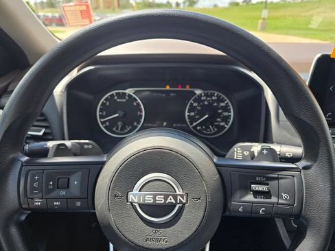 Used 2023 Nissan Rogue S AWD/4WD image 18