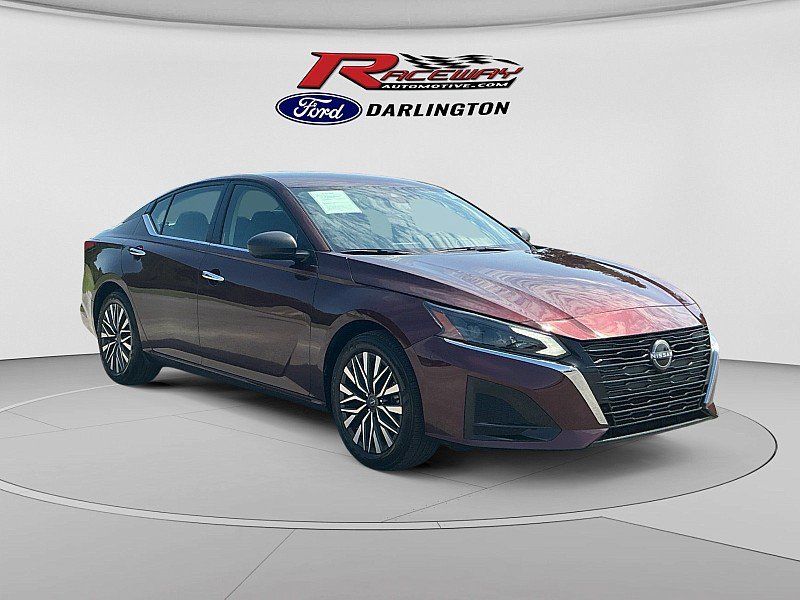 Used 2025 Nissan Altima 2.5 SV FWD image 7