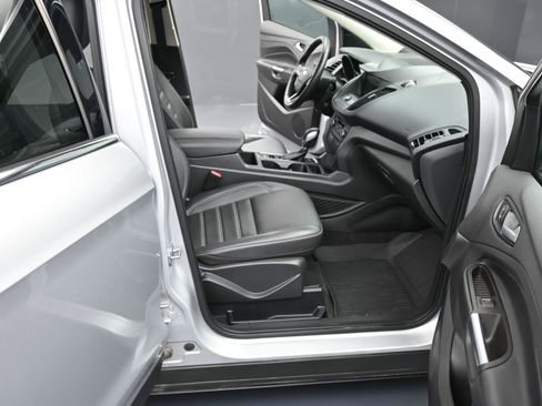 Used 2019 Ford Escape SEL image 17