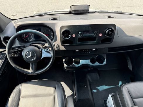 Used 2025 Mercedes-Benz Sprinter 2500 image 23