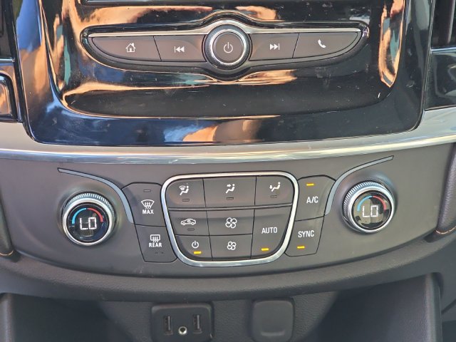 Used 2020 Chevrolet Traverse LT FWD image 23