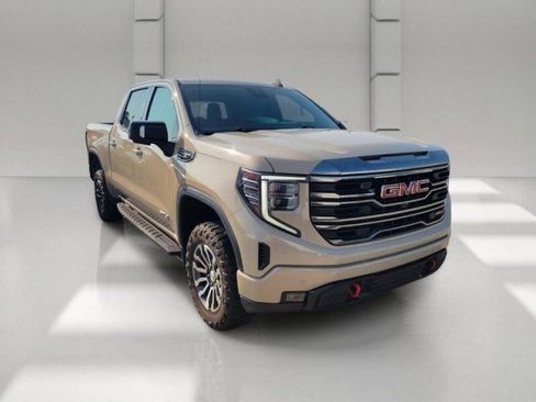 Used 2022 GMC Sierra 1500 AT4 w/ AT4 Premium Package AWD/4WD image 3