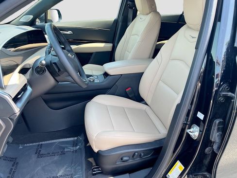 Used 2024 Cadillac XT4 Luxury w/ Cold Weather Package AWD/4WD image 20