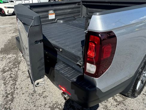 Used 2025 Honda Ridgeline TrailSport image 13