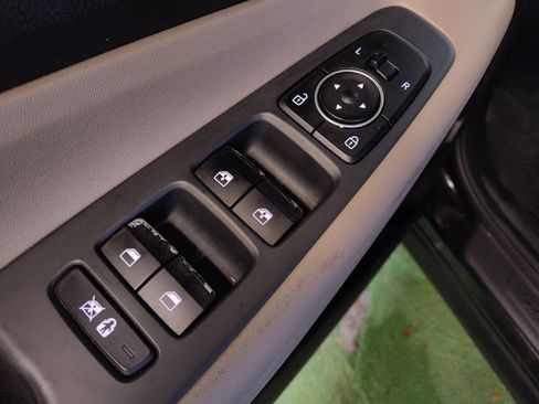 Used 2019 Hyundai Santa Fe SEL image 27