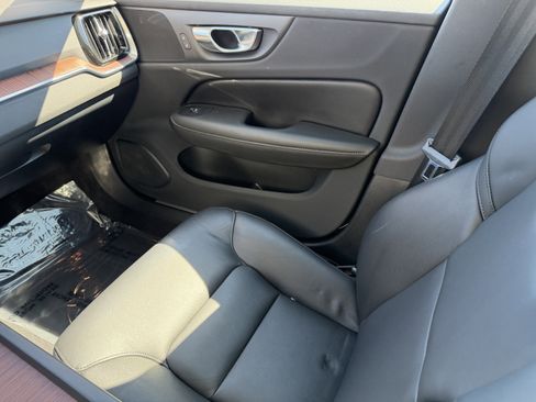 Certified 2022 Volvo S60 B5 Momentum w/ Premium Package image 14