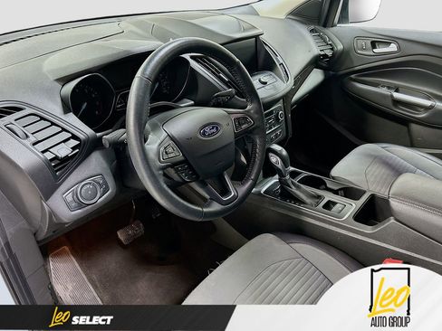 Used 2019 Ford Escape SE image 9