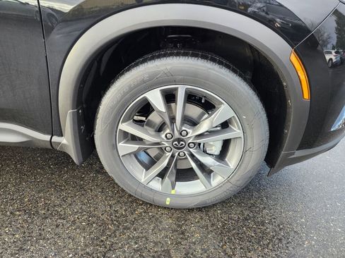 New 2025 INFINITI QX60 Luxe image 9