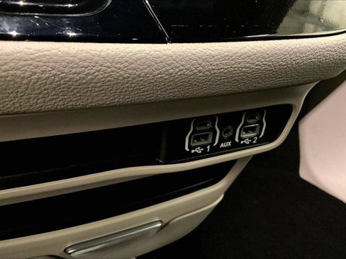 Used 2023 Chrysler Pacifica Touring-L image 32