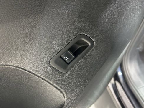 Used 2025 Volkswagen Atlas SE AWD/4WD image 15