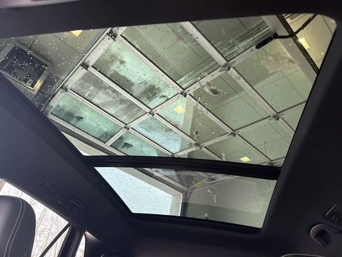 Used 2022 Volkswagen Atlas Cross Sport SEL R-Line image 24