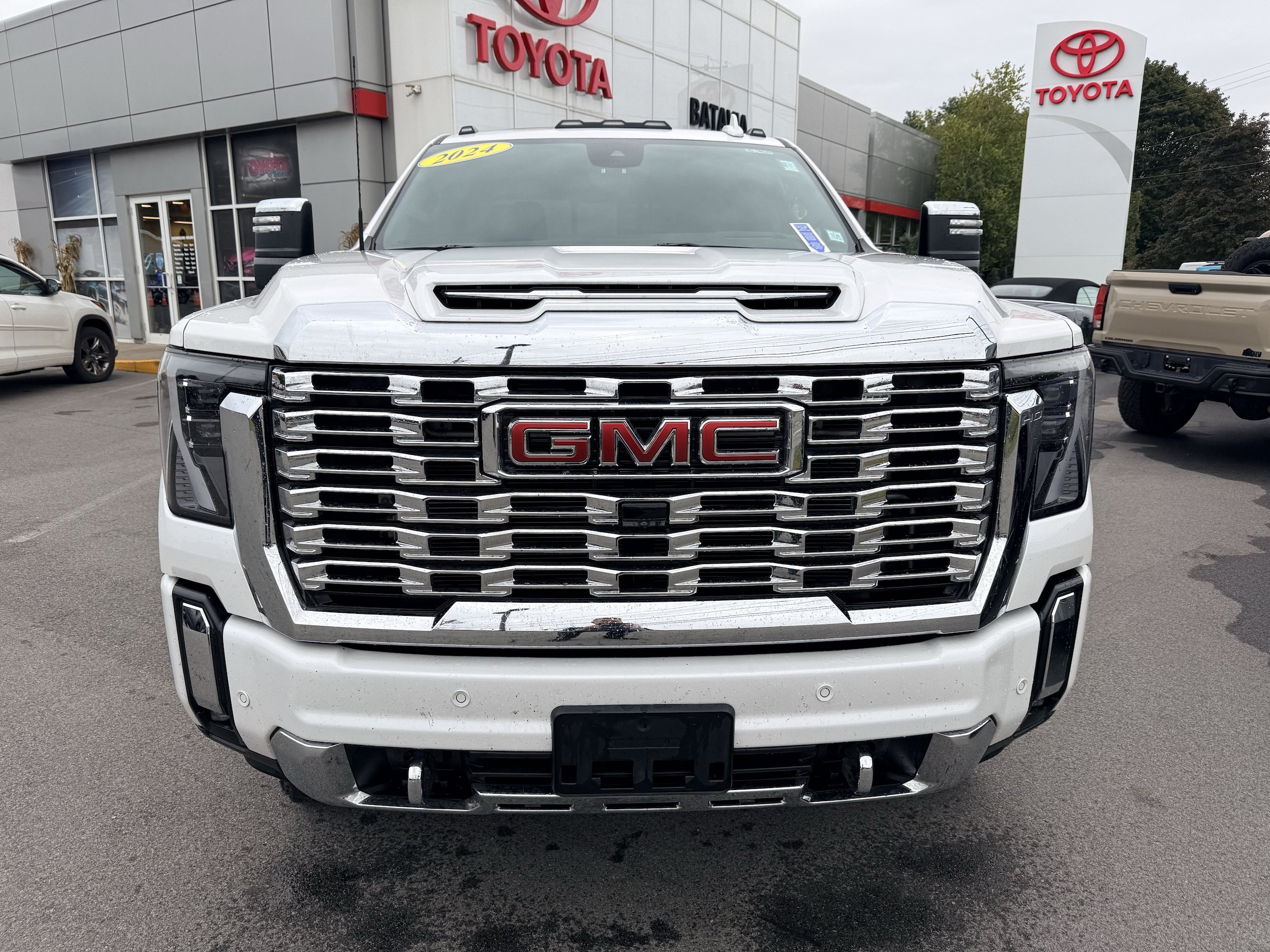 Used 2024 GMC Sierra 2500 Denali w/ Denali Reserve Package AWD/4WD image 2