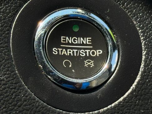 Used 2018 Ford Explorer XLT w/ Equipment Group 202A FWD image 25
