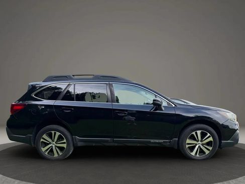Used 2018 Subaru Outback 3.6R Limited AWD/4WD image 6