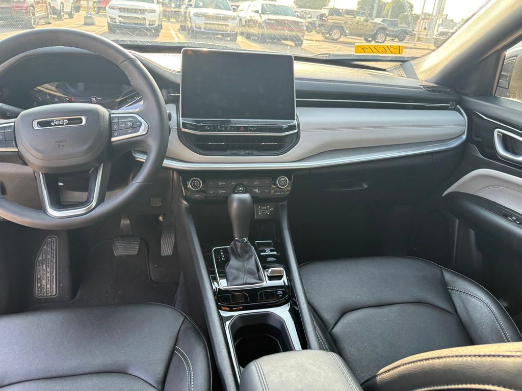 Used 2025 Jeep Compass Limited AWD/4WD image 21