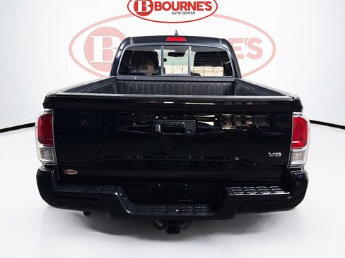 Used 2021 Toyota Tacoma TRD Sport image 8