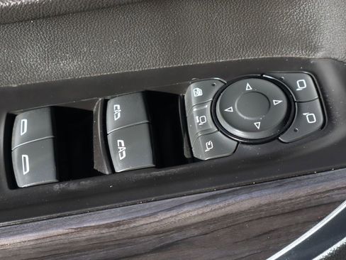 Used 2021 Chevrolet Silverado 2500 LTZ w/ LTZ Convenience Package image 16