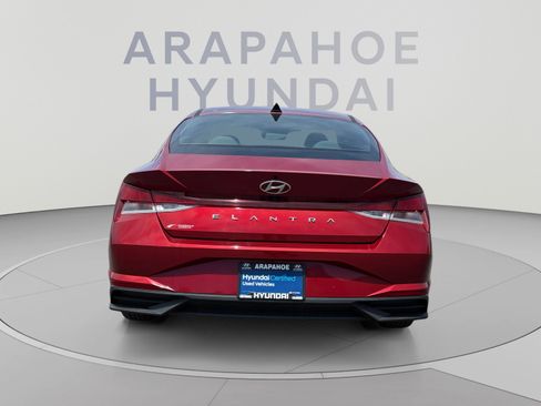 Used 2023 Hyundai Elantra SEL w/ Preferred Accessory Package FWD image 4