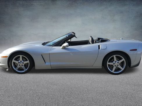 Used 2005 Chevrolet Corvette Convertible w/ Preferred Equipment Group image 3