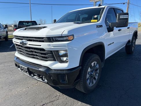 Used 2024 Chevrolet Silverado 2500 Custom w/ Custom Convenience Package image 8