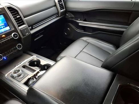 Used 2021 Ford Expedition XLT image 12