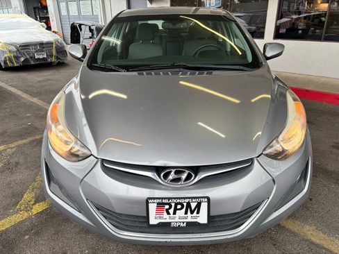 Used 2016 Hyundai Elantra SE image 2