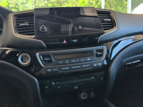 Used 2020 Honda Pilot Touring image 11