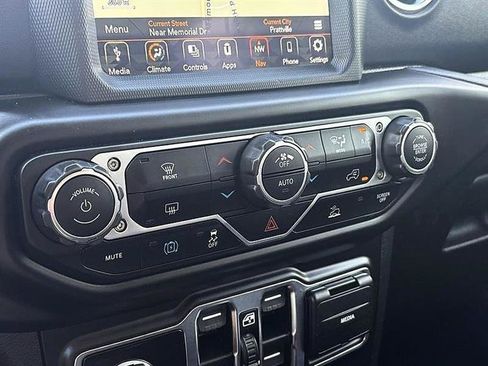 Used 2021 Jeep Wrangler Unlimited Sahara AWD/4WD image 26