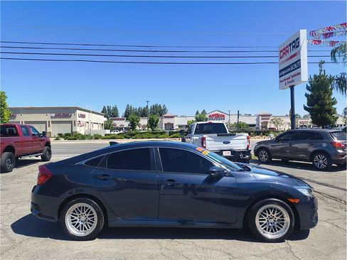 Used 2018 Honda Civic EX image 4