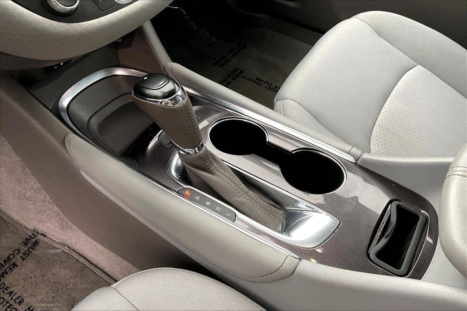Used 2017 Chevrolet Malibu LT FWD image 16
