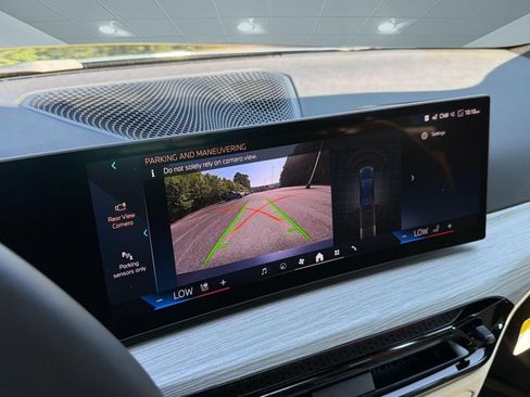 New 2026 BMW 330i Sedan w/ Convenience Package RWD image 19