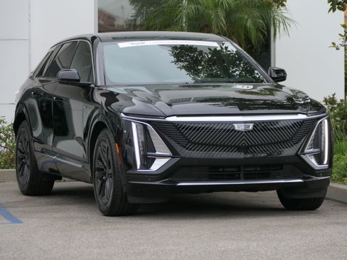 Certified 2024 Cadillac Lyriq Tech RWD image 8