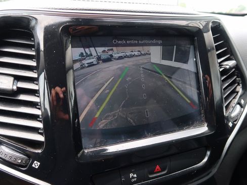 Used 2020 Jeep Cherokee Limited image 13