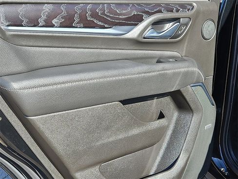 Used 2021 GMC Yukon Denali w/ Denali Premium Package image 16