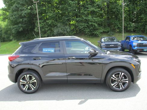 Used 2024 Chevrolet TrailBlazer LT w/ Convenience Package AWD/4WD image 4