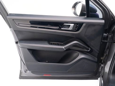 Used 2020 Porsche Cayenne image 21
