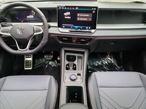 New 2026 Volkswagen Tiguan SE R-Line FWD image 9