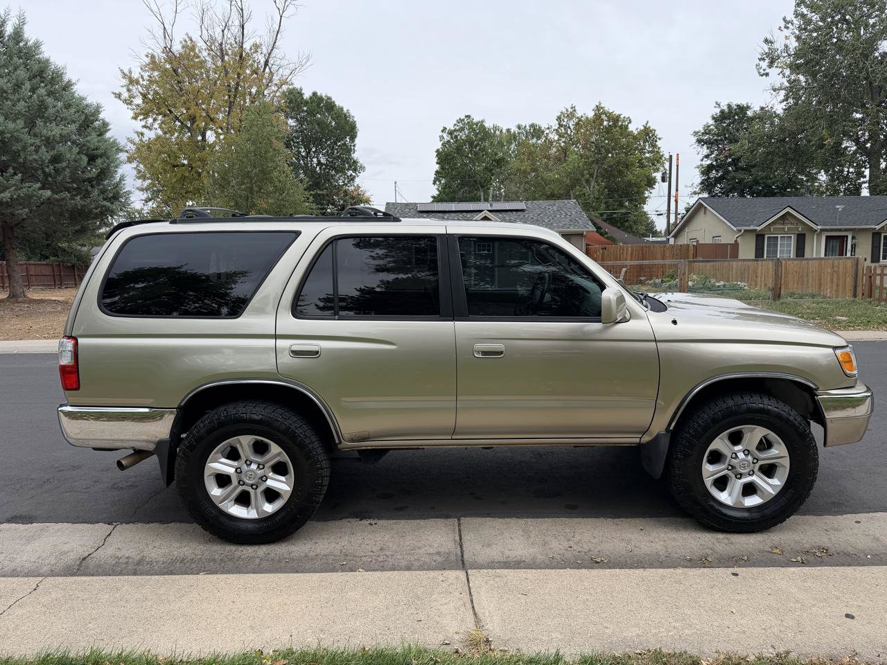 Used 2001 Toyota 4Runner SR5 AWD/4WD image 6