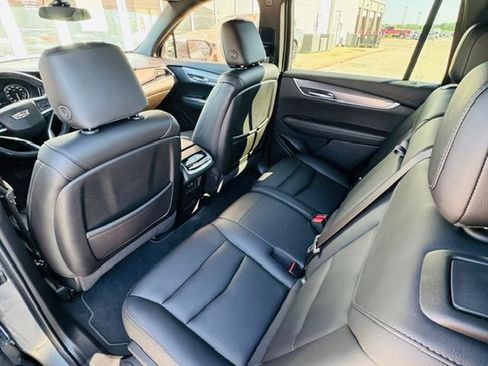 Used 2022 Cadillac XT6 Luxury AWD/4WD image 12