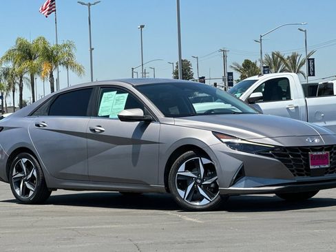 Used 2022 Hyundai Elantra Limited FWD image 2