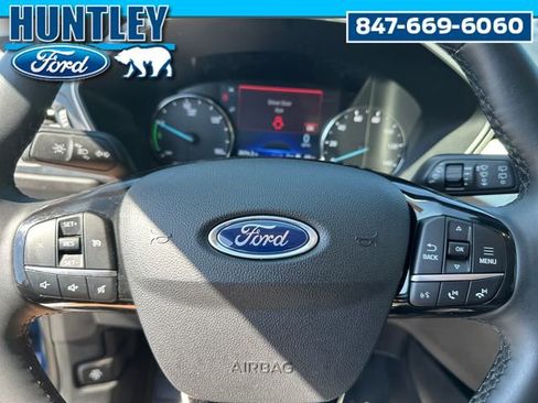 Used 2022 Ford Escape SEL w/ Class II Trailer Tow Package image 26