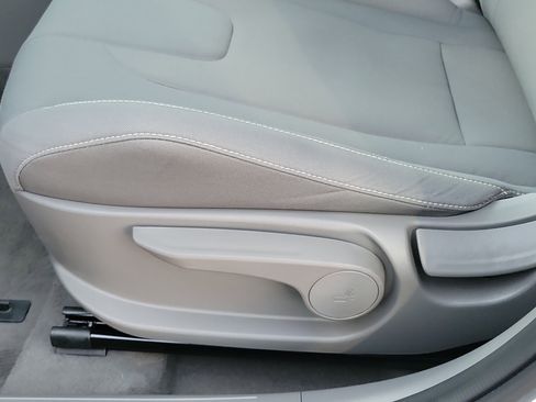 Certified 2025 Hyundai Elantra SEL image 16