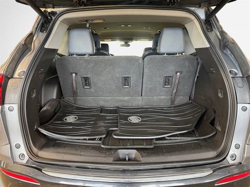 Used 2018 Buick Enclave Essence image 25