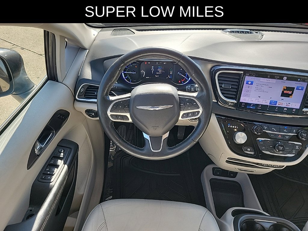 Used 2021 Chrysler Pacifica Touring-L FWD image 9