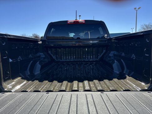 Certified 2024 GMC Canyon Elevation image 19