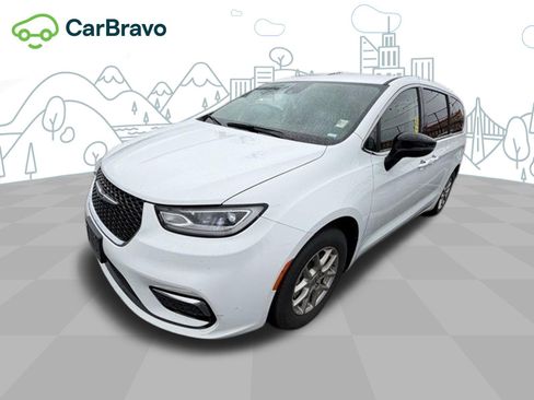 Used 2024 Chrysler Pacifica Touring-L FWD image 9
