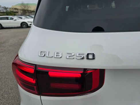 Used 2026 Mercedes-Benz GLB 250 4MATIC image 16