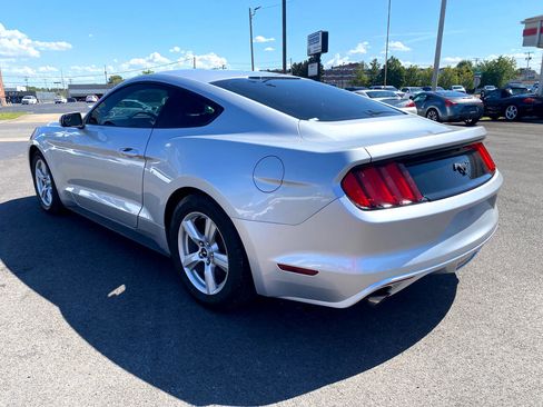 Used 2017 Ford Mustang Coupe image 7